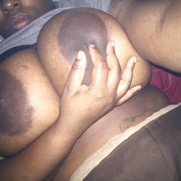 BigTitsMama aus Zuid-Holland,Niederlande